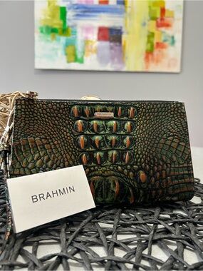 BRAHMIN DAISY SAMBA WRISTLET / CLUTCH NWOT